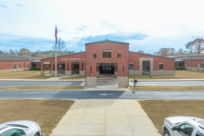 Shelby Elementary has a 13:1 student teacher ratio.