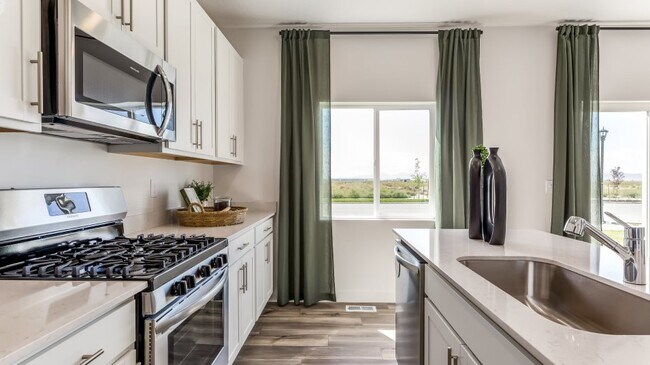 2013 E Swallow Dr, Eagle Mountain, UT 84005 - photo 4