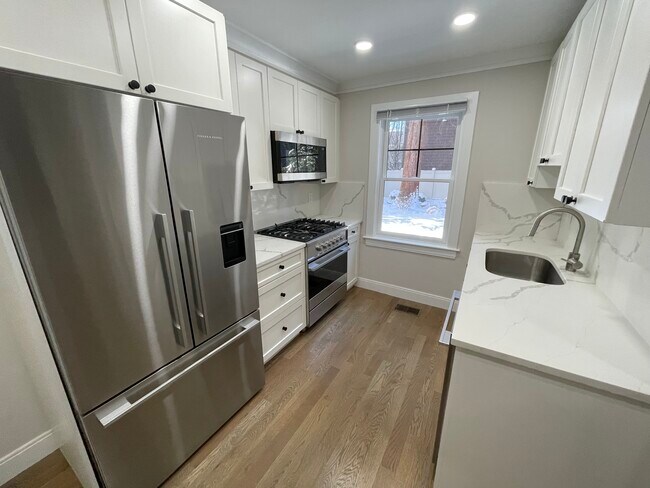 63 Hurley St unit 2, Cambridge, MA 02141 - photo 3