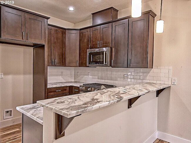 8814 N Edison St unit 8814 Unit A N. Ediso, Portland, OR 97203 - photo 3