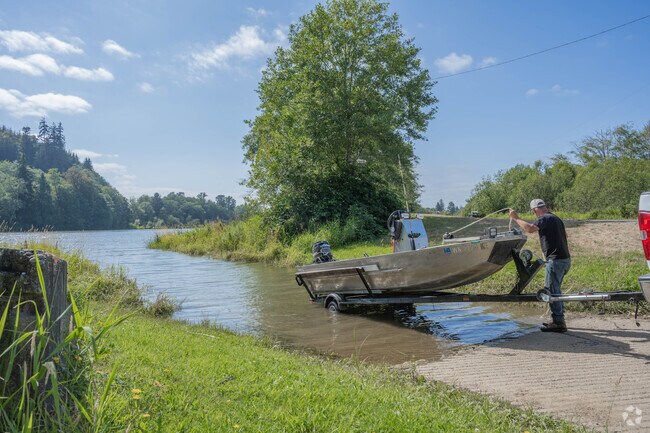 Go for a boat ride with the locals on the scenic Chehalis River near Central Park.