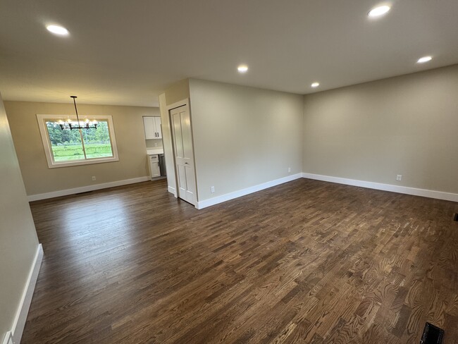 10030 Shadybrook Ln, Grand Blanc, MI 48439 - photo 2