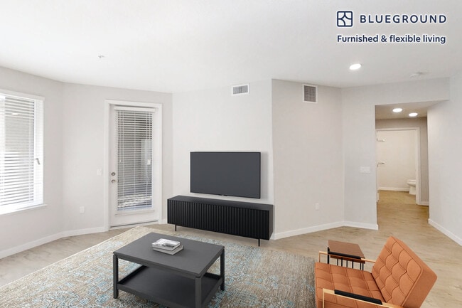 6301 Shellmound St unit FL1-ID10852A, Emeryville, CA 94608 - photo 2