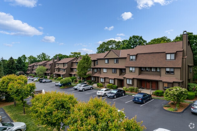 Quiet townhouses located on Fillow Street in Spring Hill.