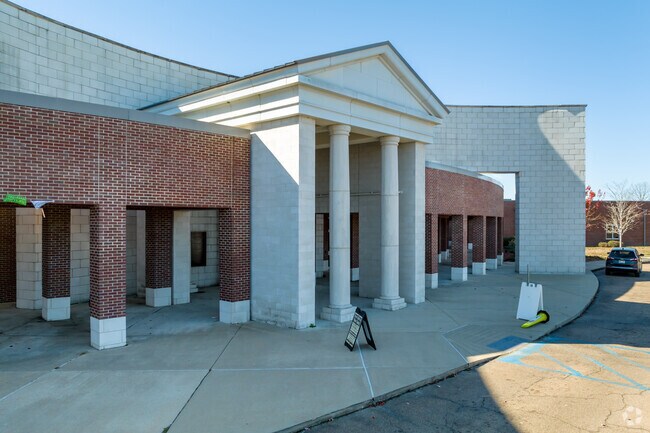 Huey L Porter Middle maintains a student-teacher ratio of 14:1.