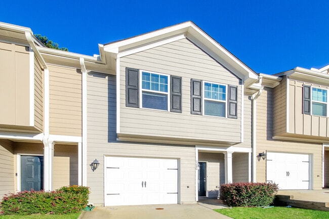 1206 Highwood Lane, East Point, GA 30344 - photo 2