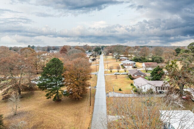 Enjoy Concord, a quiet community just 15 minutes from downtown Birmingham, Alabama.