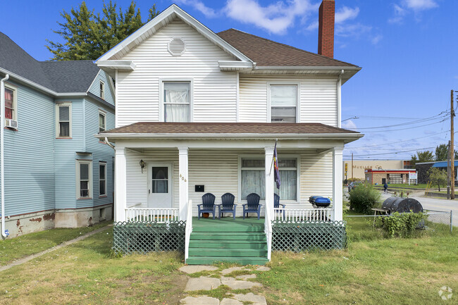 Discover timeless American Foursquare homes, a hallmark of Millikin Home’s architecture.