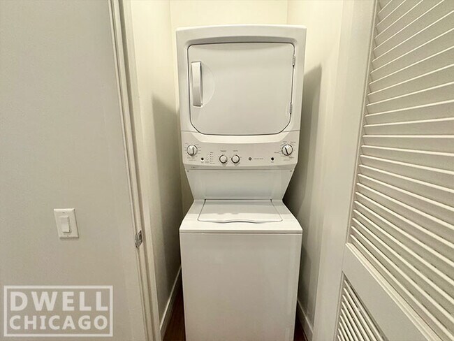 152 W Huron St unit 1, Chicago, IL 60654 - photo 7