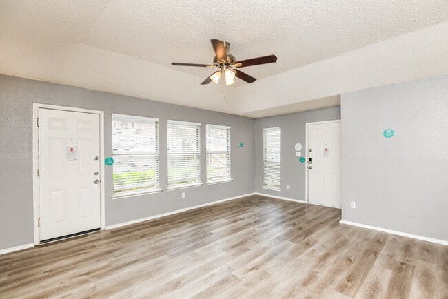 2607 Whitehurst Dr, Fort Worth, TX 76133 - photo 3