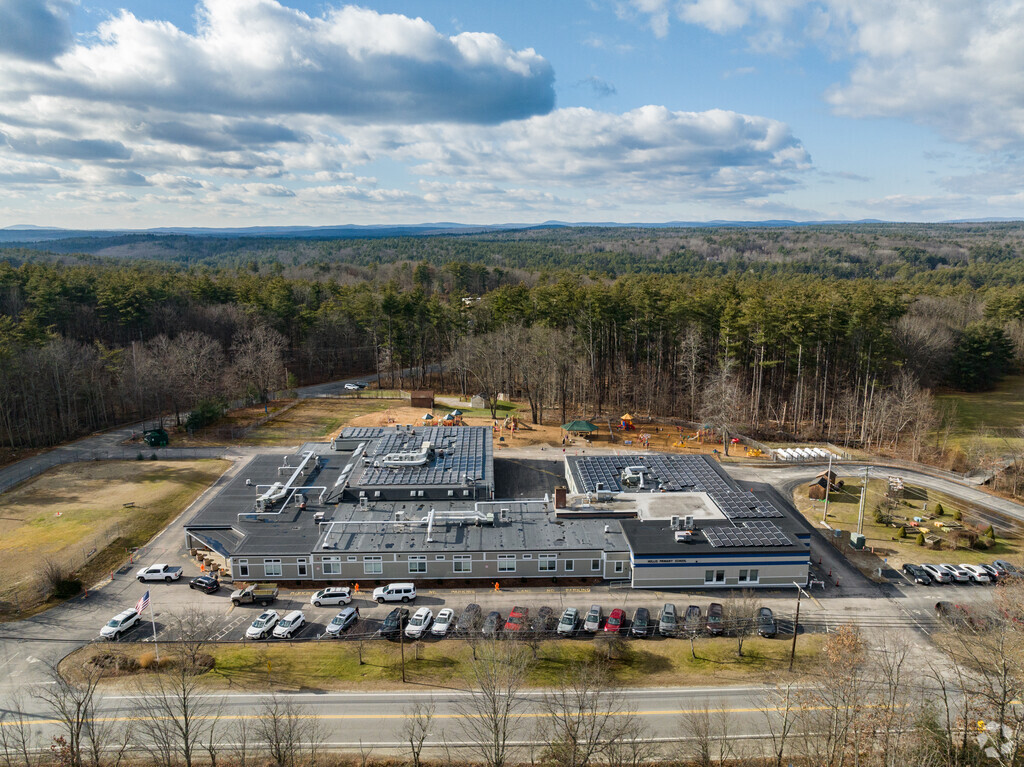 Hollis Primary School in the town of Hollis, NH serves grades K-5.