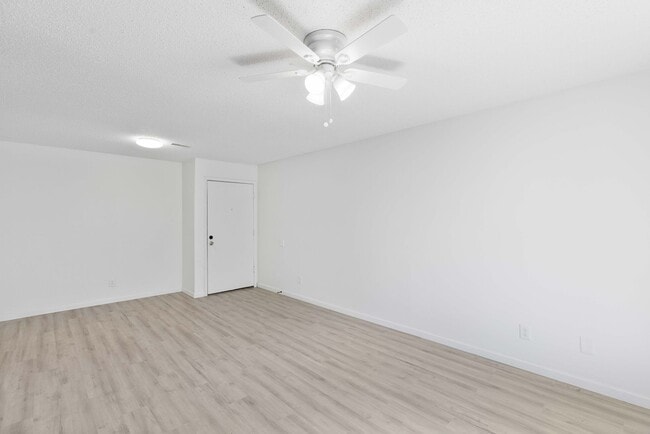 Recently updated apartments near to shopping, dining, and public transportation, Des Moines, IA 50310 - photo 3