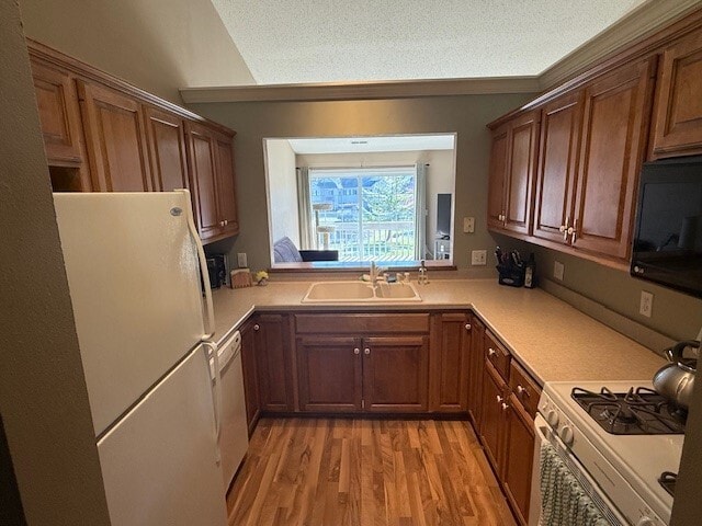 550 Pewaukee Rd unit F, Pewaukee, WI 53072 - photo 3