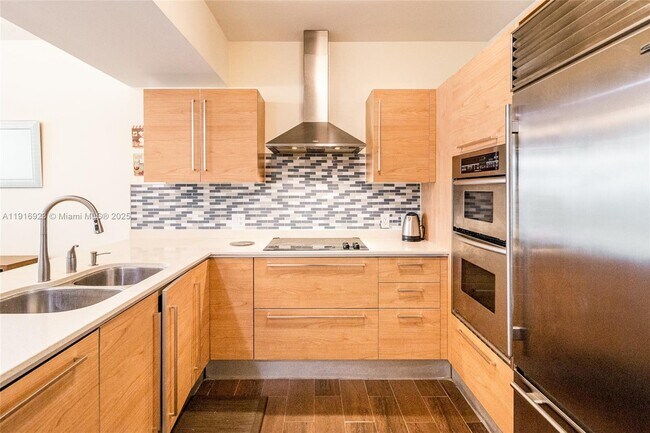 218 SE 14th St unit 1006, Miami, FL 33131 - photo 5