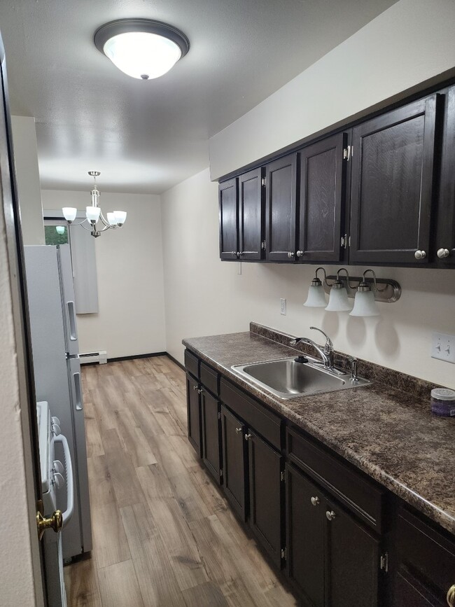 2105-2113 Barton Ave, West Bend, WI 53090