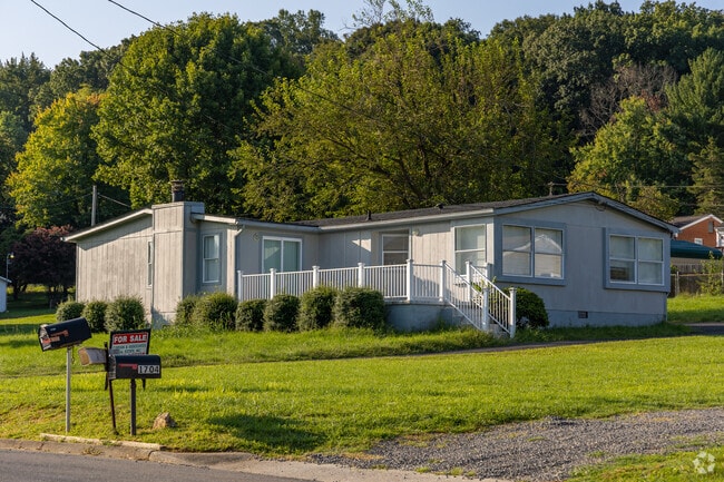 Ranch style homes are popular in the Riverdale neighborhood.