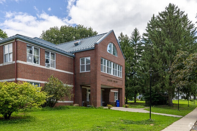 Oakwood Friends School challenges and encourages children to learn.