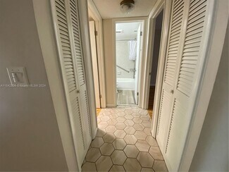 200 Gate Rd, Hollywood, FL 33024
