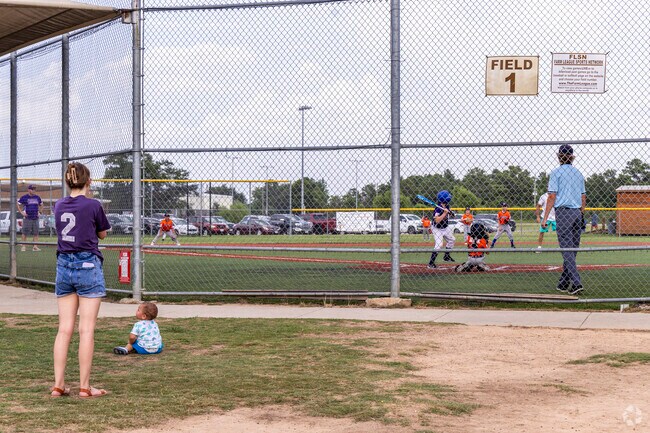 Klein Crossing residents enjoy