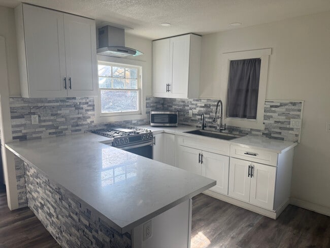 1304 E 9th St, Long Beach, CA 90813 - photo 2