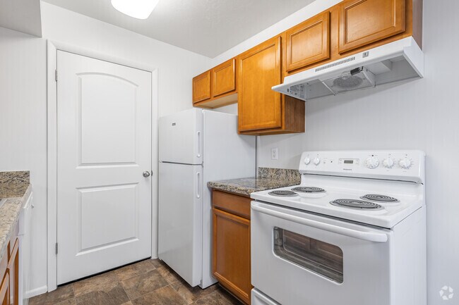 2BR, 1BA - 1,000SF - Kitchen