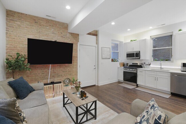 2316 W Augusta Blvd unit 2R, Chicago, IL 60622 - photo 4