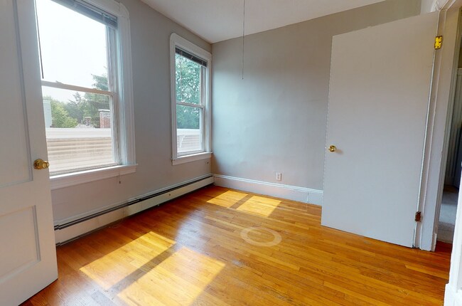 568 Green St unit 3, Cambridge, MA 02139 - photo 3