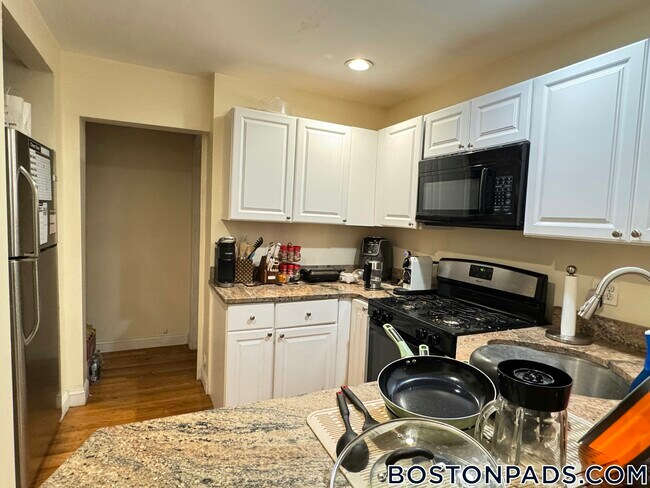 62 Egmont St unit 3, Brookline, MA 02446 - photo 3