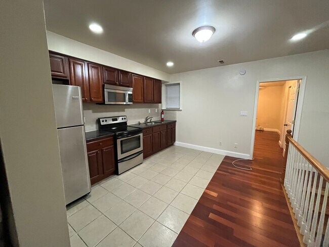 2135 S 5th St unit 2nd Fl, Philadelphia, PA 19148 - photo 7