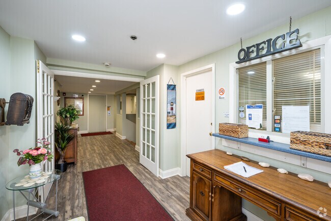 Morton House, Niantic, CT 06357 - photo 3