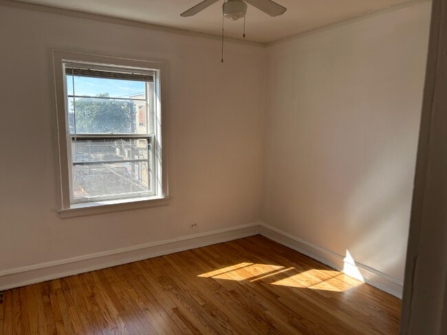 1942 N Whipple St unit 3R, Chicago, IL 60647 - photo 2