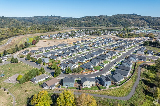 Single-family homes generally range from $333,000 to $500,000 in West Longview.