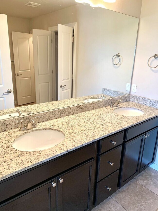 2752 W Kilimanjaro Way, Rogers, AR 72758 - photo 7