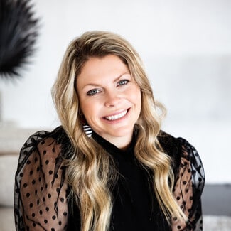 Holly Thompson
