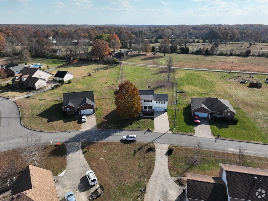 1086 Jason Cir, Ashland City, TN 37015 - photo 2