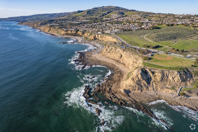 The borders of San Pedro show scenic views looking onto the ocean.