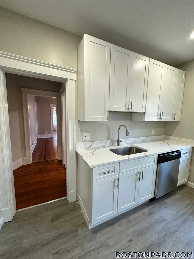 45 Warner St unit 1, Medford, MA 02155 - photo 4