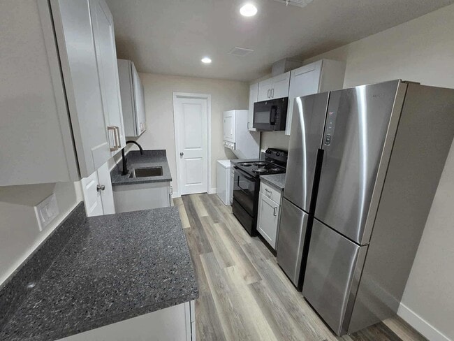 4762 Voltaire St, San Diego, CA 92107 - photo 2