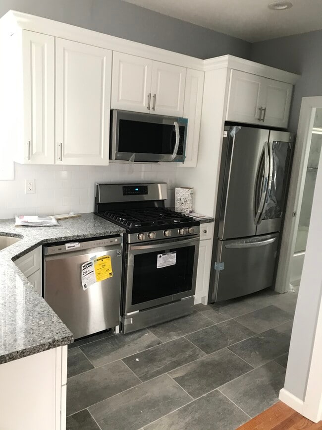 345 Kaplan Ave unit Second Floor Unit, Hackensack, NJ 07601 - photo 5