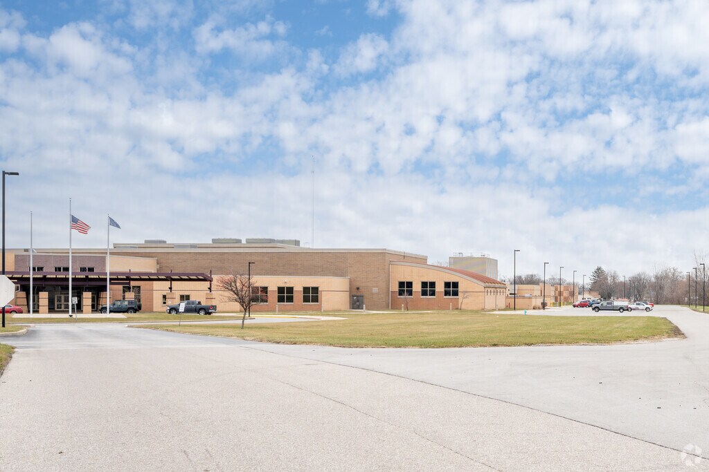 Lynhurst 7th & 8th Grade Center