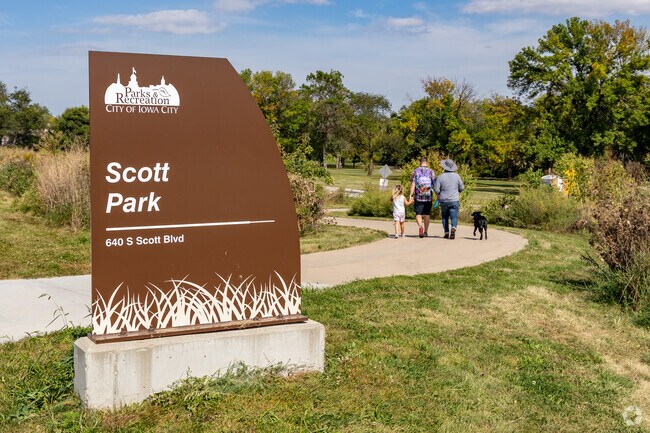 Bluffwood residents are just minutes from Scott Park and is sprawling amenities.