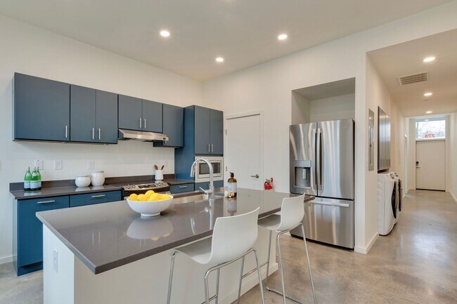 Professional Coliving - Private Room & Walk-in Closet, Durham, NC 27701 - photo 3