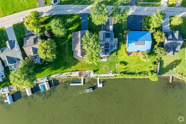 Waterfront homes in Candlewick Lake allow for easy access to the water with private docks.