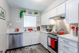 6809-6903 N Broadway St, Gladstone, MO 64118