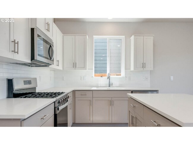 9212 SE Azalea St, Happy Valley, OR 97086 - photo 6