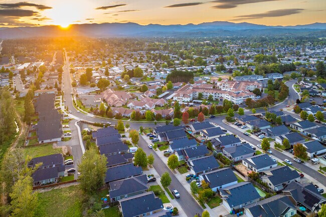 The Redwood neighborhood is just minutes from Downtown Grants Pass.