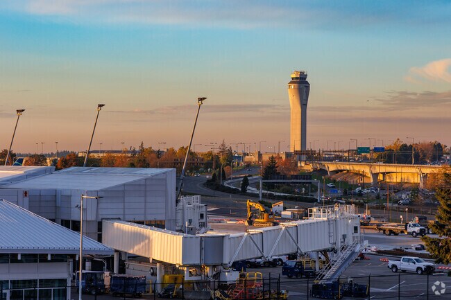 SeaTac Airport is about 20 miles north of Lakeland South.