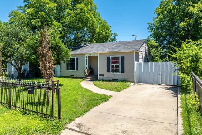 Ranch homes with privacy fences to keep your family safe in Cedar Crest.