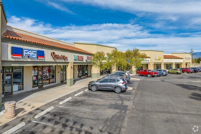 Mountain view plaza serves residents of Countryside with restaurants, retail and activities.