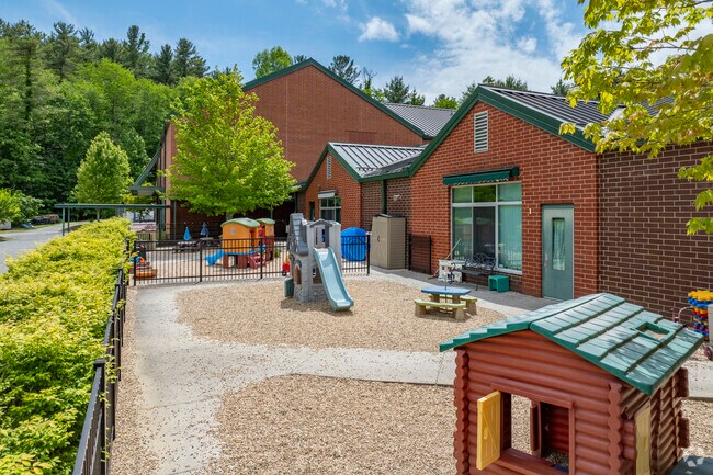 Crossnore Elementary School serves 199 students from Pre-K to 5th grade, fostering a close-knit